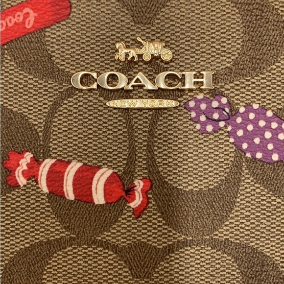 COACH NWT Large Corner Zip Wristlet In Signature Canvas With Candy Print - Picture 3 of 11